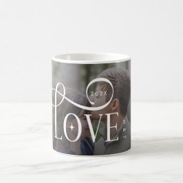Caneca De Café Modern Script Love Custom Engaged Couples Photo