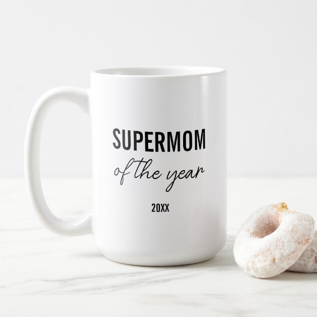 Caneca De Café Modern Simple Black and White Script Supermom (Com Donut)