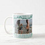 Caneca De Café Moderno gráfico mínimo 2 foto verde contemporâneo<br><div class="desc">Mínimo gráfico moderno,  2 fotos verde e design branco Natal,  aniversário,  presente de aniversário.</div>
