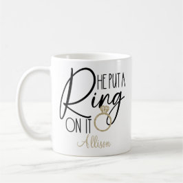 Caneca De Café Moderno Nome Preto Ele colocou um Anel nisso 