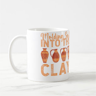 Caneca De Café Moldando Alma Na Cerâmica