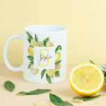 Caneca De Café Moldura de limões amarelos modernos e folhas com n<br><div class="desc">Moldura de limões amarelos modernos e folhas com nome</div>