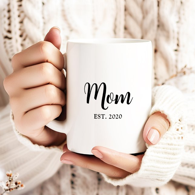 Caneca De Café Mom Established New Mom Gift (Established Mom personalizable monogram name mug with name and year she first became a mom)