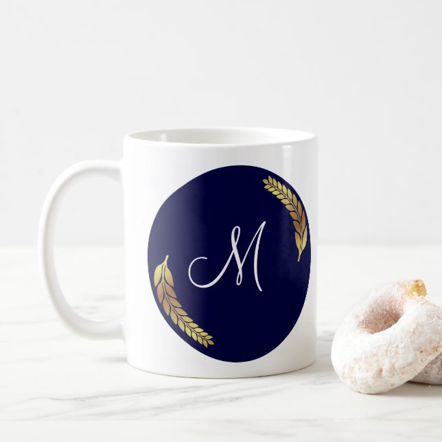 Caneca De Café Monograma Azul e Dourado (Personalizar) (Com Donut)
