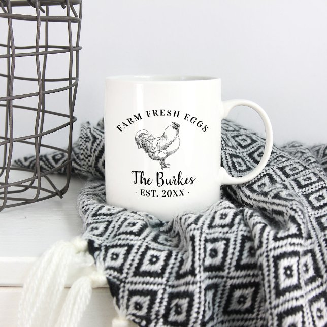 Caneca De Café Monograma da família de ovos frescos de fazenda (Criador carregado)