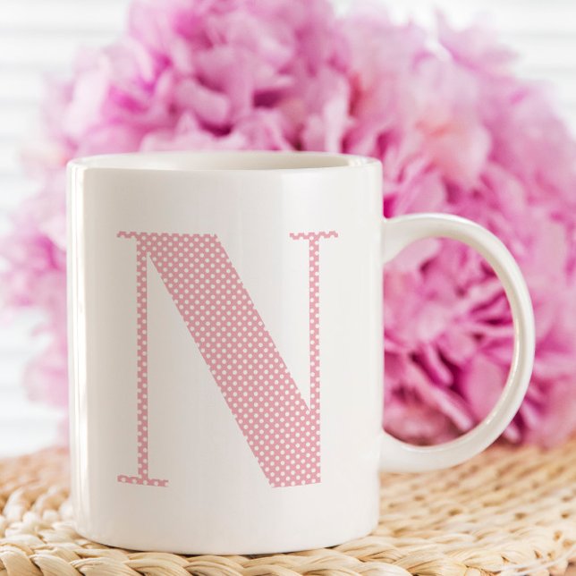 Caneca De Café Monograma de Bolinhas rosa e branca (Create your own pink and white polka dot monogrammed mug.)