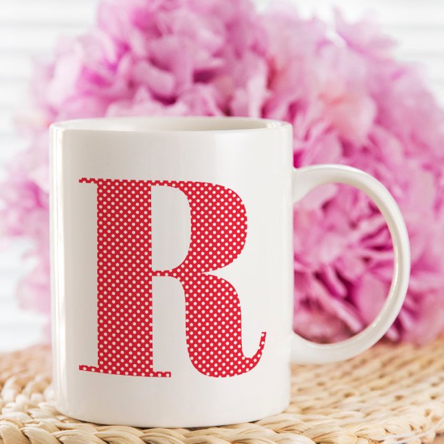 Caneca De Café Monograma de Bolinhas Vermelhas e Brancas (Create your own red and white polka dot monogram coffee cup.)