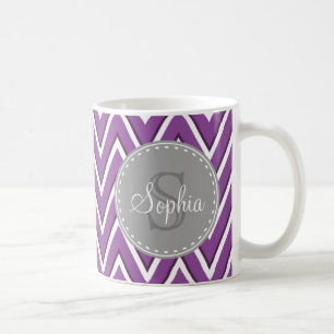 Caneca De Café Monograma de Cinza de padrão Chevron Roxo Trendy
