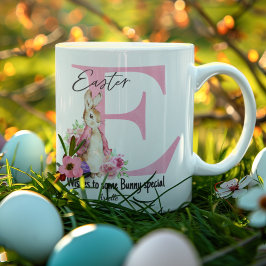 Caneca De Café Monograma de Coelhinho de Páscoa Personalizado