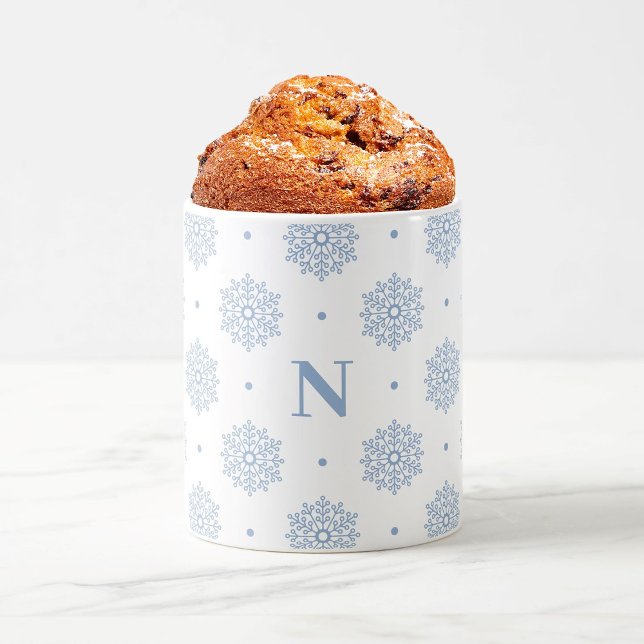 Caneca De Café Monograma de Flocos de Neve Azul Minúsculo Monogra (Christmas gift. Modern elegant snowflake mug in light blue with minimalist custom monogram.)