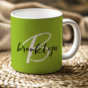 Caneca De Café Monograma de letra manuscrita verde lima preto e b