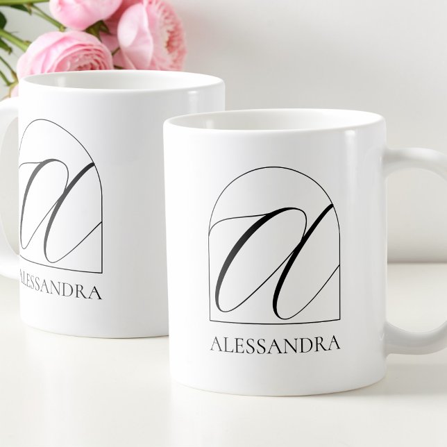 Caneca De Café Monograma de Nome Inicial com Letra A em Script Pr (Minimal Arch Black Script Initial A Name Monogram Coffee Mug)