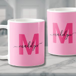 Caneca De Café Monograma de Nome Inicial Rosa Quente<br><div class="desc">Nome Inicial Semelhante Rosa Quente Personalizado Feminina Moderna Monograma Café Mug. Esta caneca ultra-feminina traz um toque lúdico e chique para qualquer dia de amante de café ou chá. Apresentando uma inicial cor-de-rosa-quente em negrito sobre um fundo cor-de-rosa suave com um nome de script preto elegante, o monograma é exibido...</div>