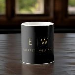 Caneca De Café Monograma Dourado Mínimo Clássico Elegante Preto<br><div class="desc">Elevem a sua rotina matinal com a nossa Lata de Café Preta e Dourada do Monograma Minimalista Moderno. Esta caneca elegante e na moda traz um toque de elegância contemporânea ao seu ritual diário de café. Criado com qualidade em mente, apresenta uma design minimalista em preto e branco clássico, fazer...</div>