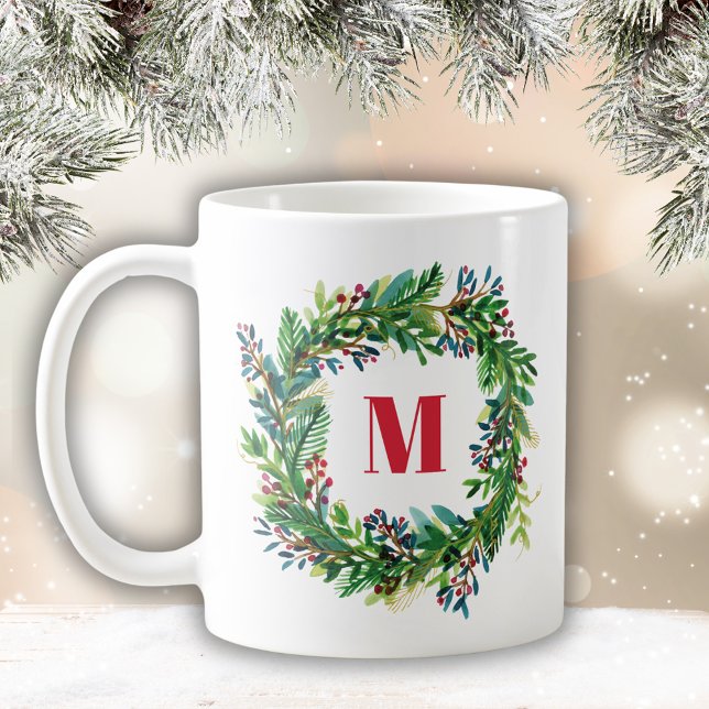 Caneca De Café Monograma inicial de Feriado de Natal Merry (Watercolor Christmas Wreath with monogram/initial. Perfect for Holiday season this winter)