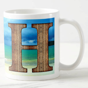 Caneca De Café Monograma inicial em madeira - Letra H, cena do oc