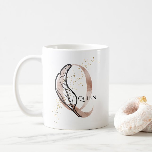 Caneca De Café Monograma - Letra Moderna Inicial Q Boho Personali (Com Donut)