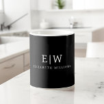 Caneca De Café Monograma Moderno Minimalista Preto e Branco<br><div class="desc">Apresentando nossa Coleção de Monogramas Modernos Minimalistas Pretos e Brancos: adote simplicidade e sofisticação com nossos designs minimalistas, curados para elevar seu estilo sem esforço. Feita de olho na estética moderna, essa coleção apresenta designs negras e brancos elegantes, acentuados por monogramas personalizados. De papelaria chic a acessórios versáteis, nossa coleção...</div>