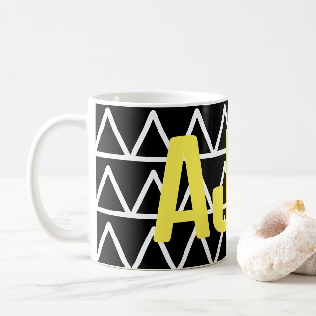 Caneca De Café Monograma Moderno, Preto e Branco Geométrico (Com Donut)