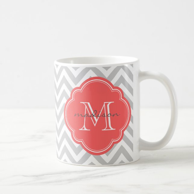 Caneca De Café Monograma Personalizado de cinza e Coral Chevron (Direita)