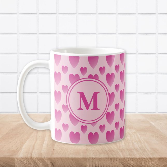 Caneca De Café Monograma Personalizado de Padrão de Corações Rosa (Criador carregado)