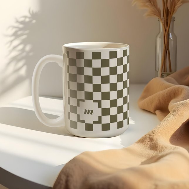 Caneca De Café Monograma Personalizado de Padrão Verificado Retro (Retro Modern Chequered Pattern Custom Monogram Coffee Mug)