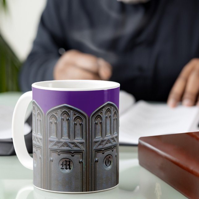 Caneca De Café Monograma Personalizado do Arco Gótico Tudor de Br (Criador carregado)