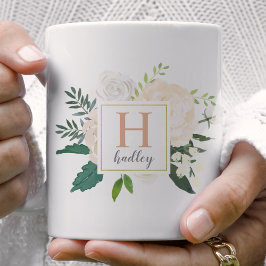 Caneca De Café Monograma Personalizado do Buquê Floral Dourado Bl