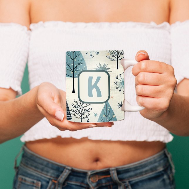 Caneca De Café Monograma personalizado está chegando o inverno (Criador carregado)