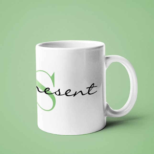 Caneca De Café Monograma Verde _estar presente_ Design 11oz (Criador carregado)