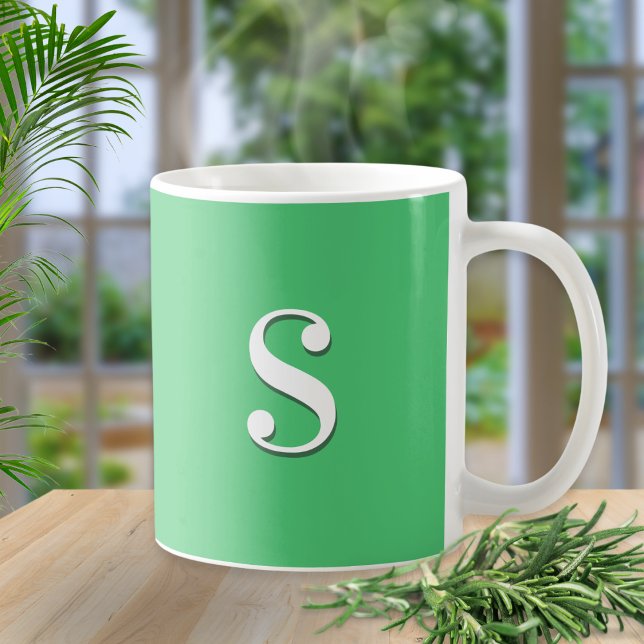 Caneca De Café Monograma Verde Mínimo Elegante Chic Simples (A minimalist, chic, green and white mug, with stylish monogram initial on both the front and back)