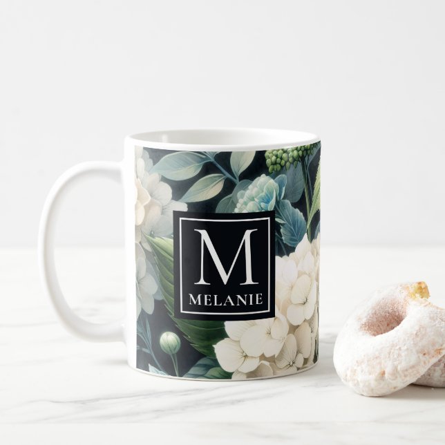 Caneca De Café Monograma White Hydrangea Nome Personalizado (Com Donut)