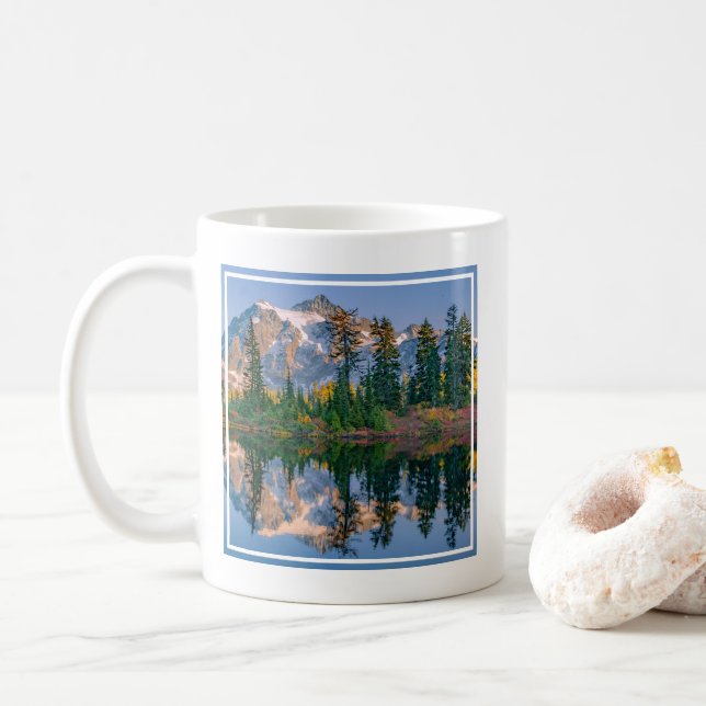 Caneca De Café Monte Shuksan refletido no Lago Reflection (Com Donut)