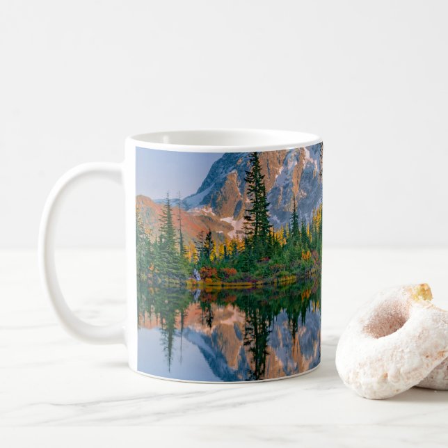 Caneca De Café Monte Shuksan refletido no Lago Reflection (Com Donut)