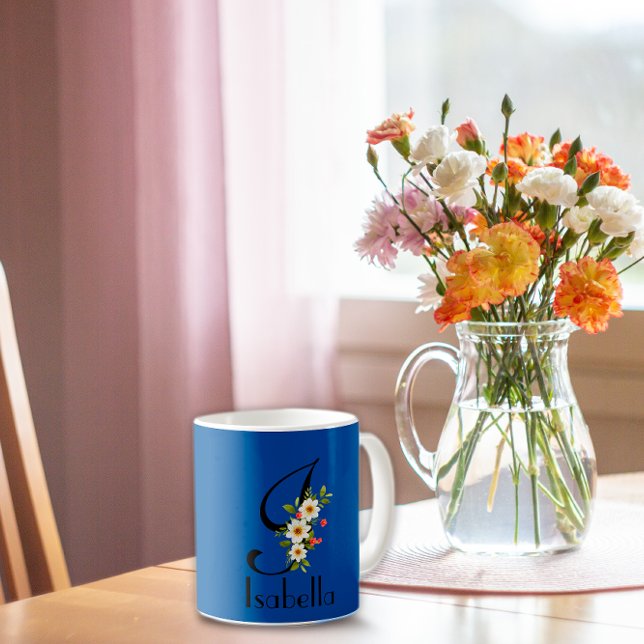 Caneca De Café Mug floral inicial azul Elegante (Criador carregado)