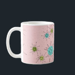Caneca De Café Mug. Icônico Rosa Icônico<br><div class="desc">Este padrão Icônico Rosa Icônico de Starbursts Atômicos Mug apresenta explosões atômicas icônicas. Isso mesmo! A antiga escola, o fundo colorido de primeira-dama cor-de-rosa com manchas de ouro é o pano de fundo perfeito para a vibrante turquesa, o aipo de salga e os círculos verdes cor de pera da cozinha....</div>