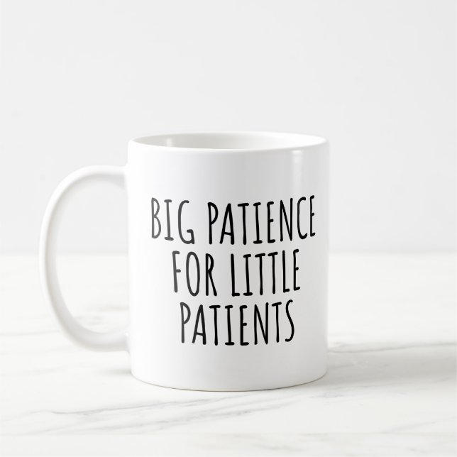 CANECA DE CAFÉ MUITA PACIÊNCIA PARA PEQUENOS PACIENTES (Esquerda)