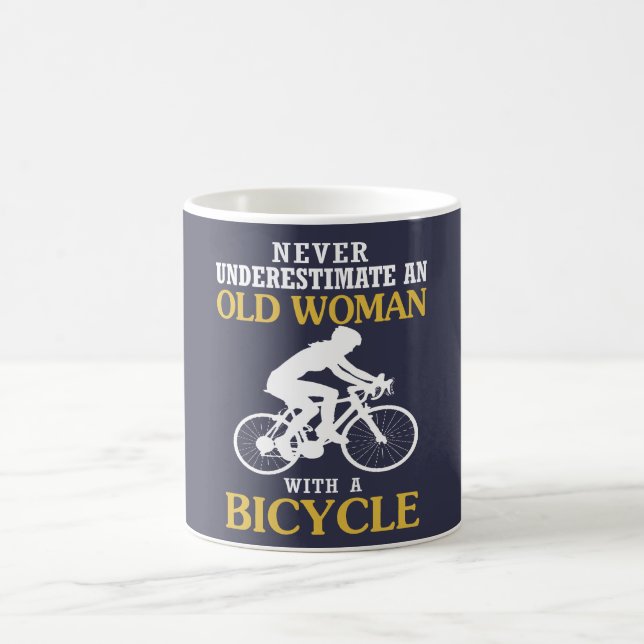 CANECA DE CAFÉ MULHER ADULTA COM UMA BICICLETA (Centro)