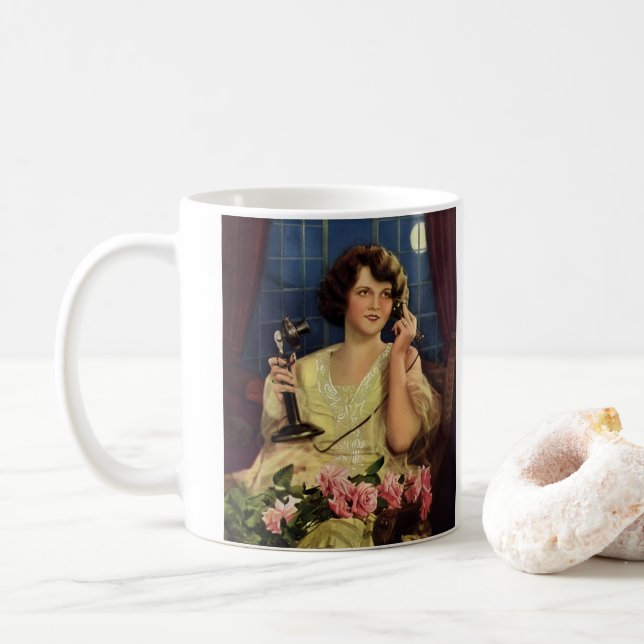 Caneca De Café Mulher Antiga Falando ao Telefone Flores de Rosa (Com Donut)