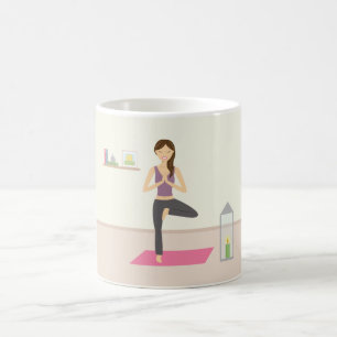 Caneca De Café Mulher Bonita Fazendo Yoga em uma Sala Decorada