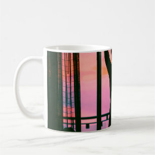 Caneca De Café Mulher no topo do tanque preto e calças em preto