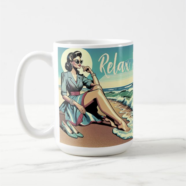 Caneca De Café Mulher retrô de 1950 sentada na praia (Esquerda)