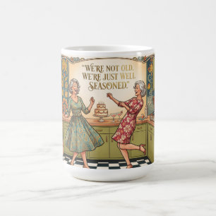 Caneca De Café Mulheres Seniores Retro Dançando em uma Cozinha de