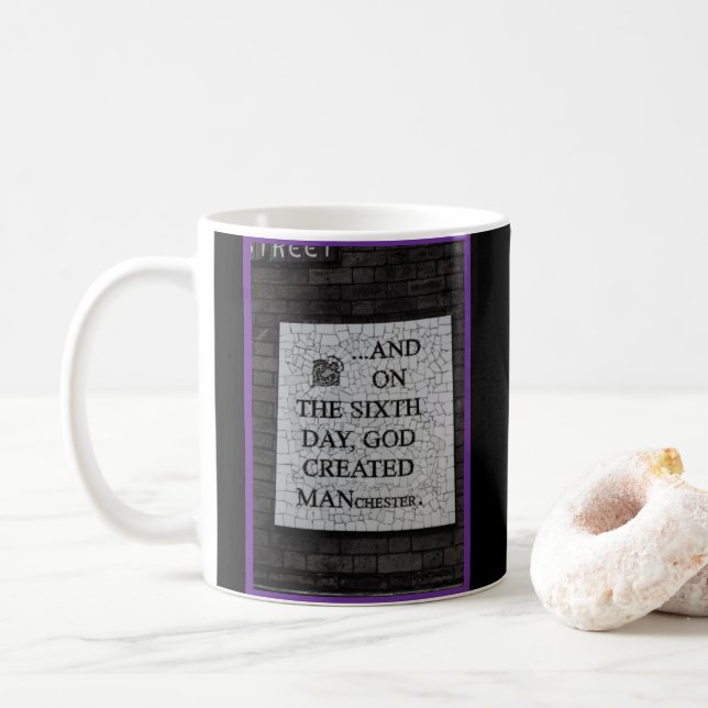 Caneca De Café Mural Original "No Sexto Dia" de Manchester (Com Donut)