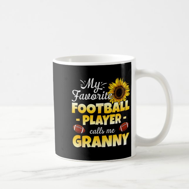 Caneca De Café My Favorite Football Player Calls Me Granny  (Direita)