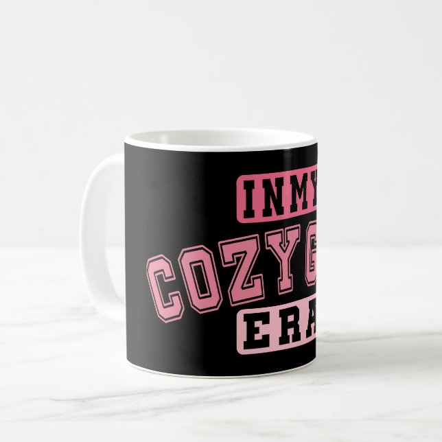 Caneca De Café Na Minha Era Da Garota Cozy (Frente Esquerda)