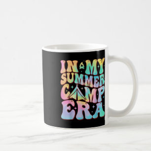 Caneca De Café Na Minha Era de Acampamento de Verão Groovy Tie Dy
