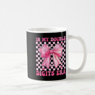 Caneca De Café Na Minha Era de Dígitos Duplos Laço Coquette de 10