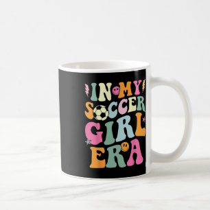 Caneca De Café Na Minha Era de Garota de Futebol Retro Groovy Gar
