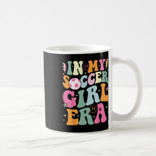 Caneca De Café Na Minha Era de Garota de Futebol Retro Groovy Gar